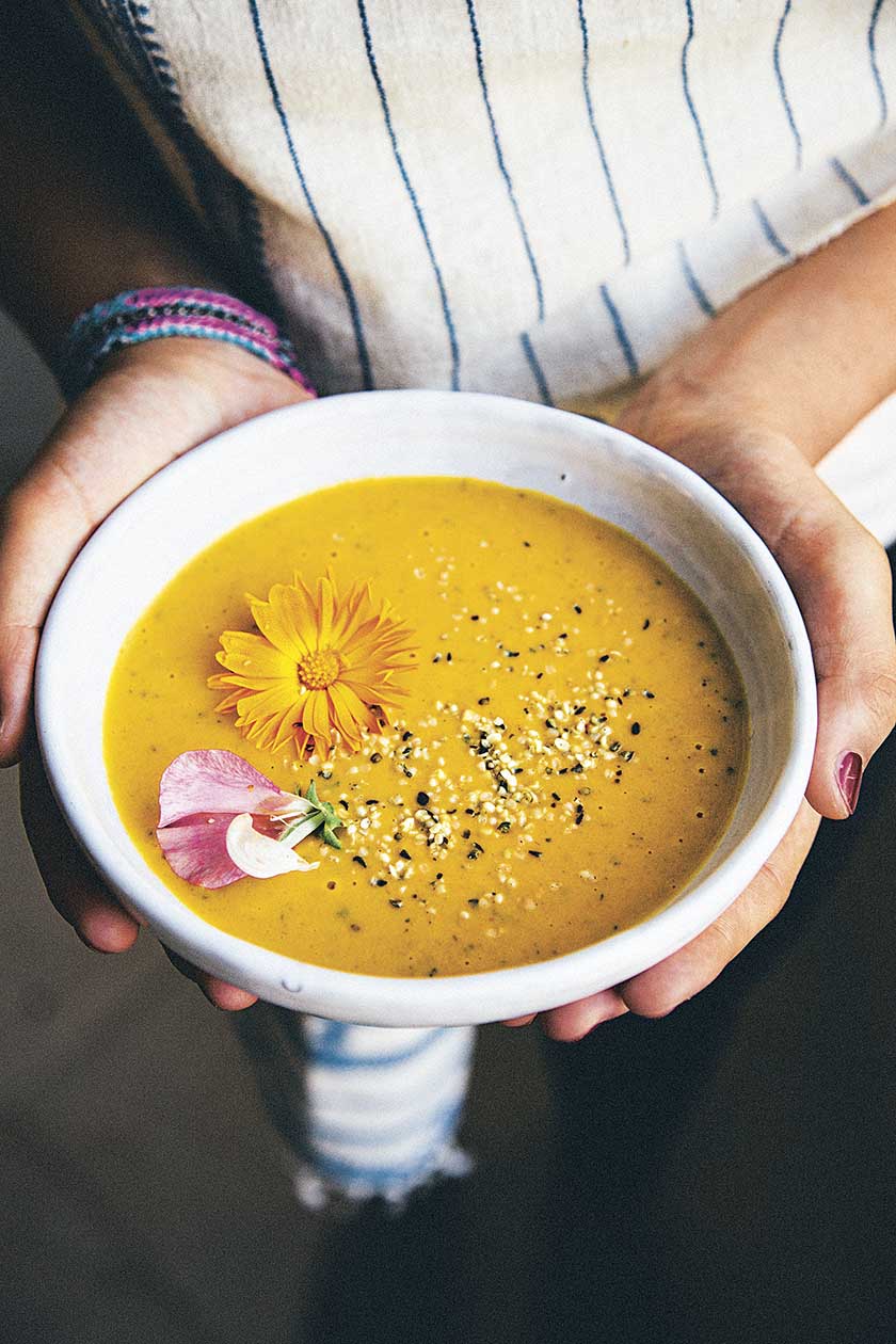 Süßkartoffel-Kokos-Suppe mit Koriander | Food and Travel Magazine DE