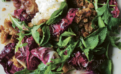 Agrodolce-Radicchiosalat mit Croûtons und Burrata